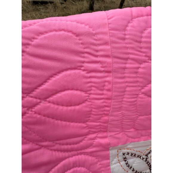 Vintage 60's Fluorescent Pink Quilt With Embroidered Patchwork 90x68" - Picture 11 of 16